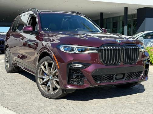 2022 BMW X7 M50i