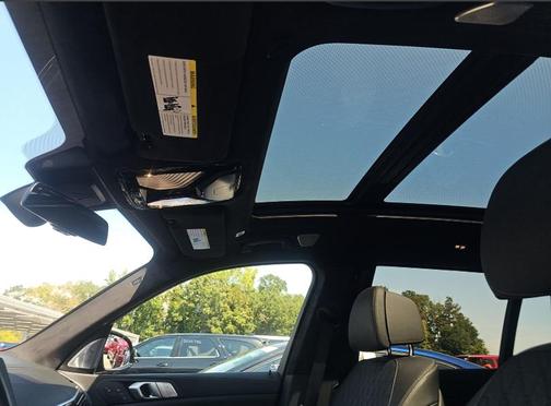 2022 BMW X7 M50i
