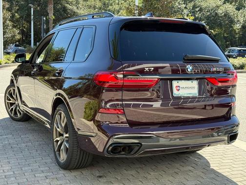 2022 BMW X7 M50i