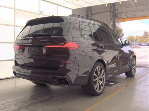 2022 BMW X7 M50i