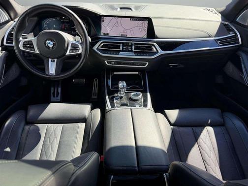 2022 BMW X7 M50i