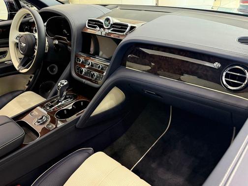2024 Bentley Bentayga V8