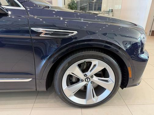 2024 Bentley Bentayga V8