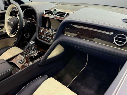 2024 Bentley Bentayga V8