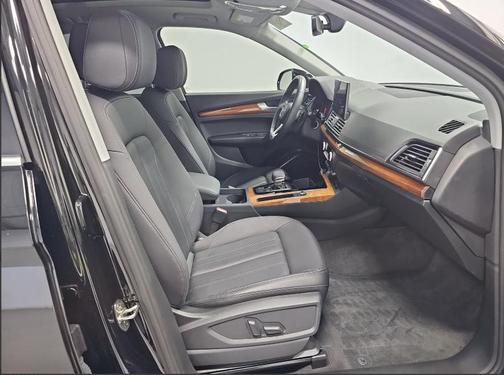 2023 Audi Q5 45 S line Premium