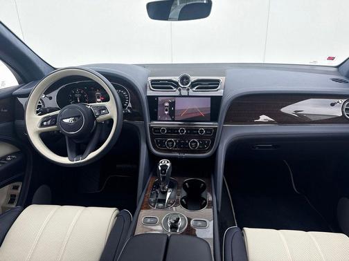 Glacier White 2025 Bentley Bentayga V8