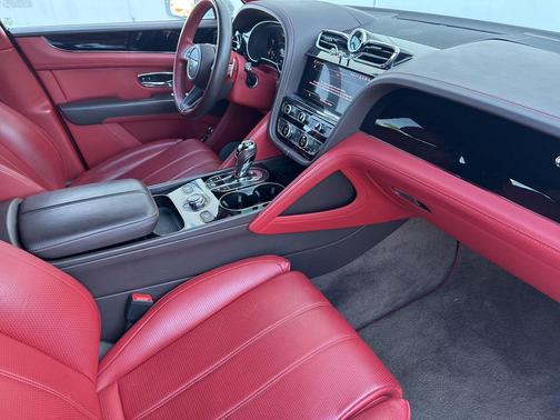 2022 Bentley Bentayga V8