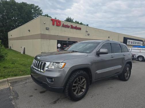 Gray 2013 Jeep Grand Cherokee Laredo