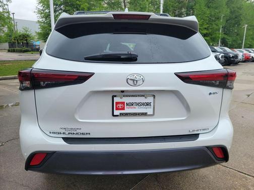 Wind Chill Pearl 2026 Toyota Highlander Hybrid Limited