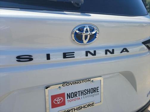 2025 Toyota Sienna XLE 8 Passenger