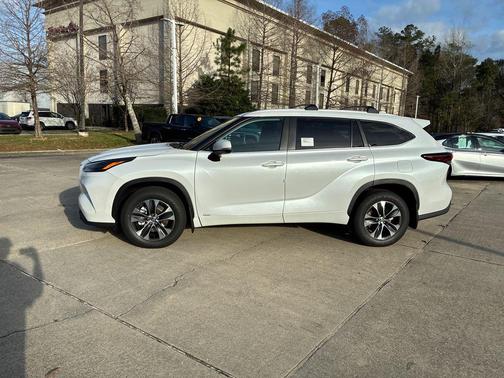 2026 Toyota Highlander Hybrid XLE