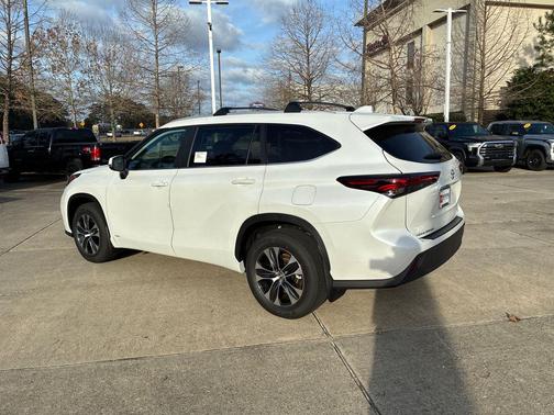 2026 Toyota Highlander Hybrid XLE