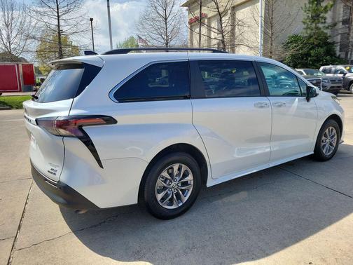 2023 Toyota Sienna XLE