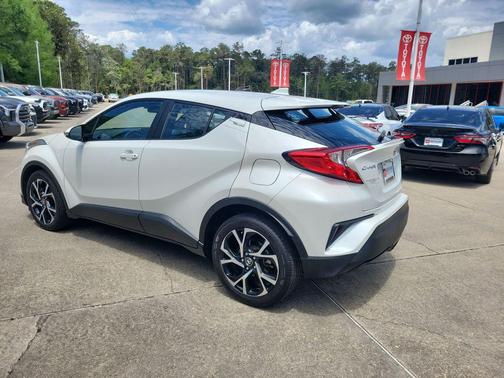 Blizzard Pearl 2018 Toyota C-HR XLE Premium
