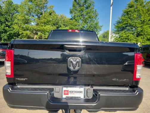 Diamond Black Crystal Pearlcoat 2024 RAM 2500 Tradesman