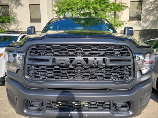 Diamond Black Crystal Pearlcoat 2024 RAM 2500 Tradesman