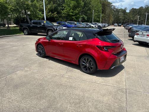 Finish Line Red/Midnight Black Metallic 2026 Toyota Corolla XSE