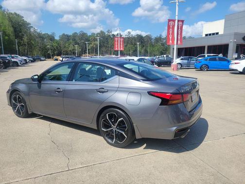 Gun Metallic 2024 Nissan Altima 2.5 SR