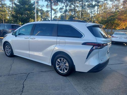 2025 Toyota Sienna XLE