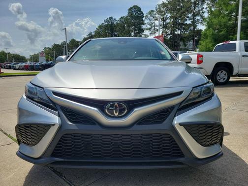 Celestial Silver Metallic 2024 Toyota Camry SE