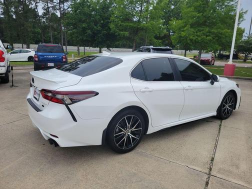 Ice Cap 2023 Toyota Camry SE
