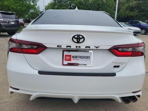 Ice Cap 2023 Toyota Camry SE