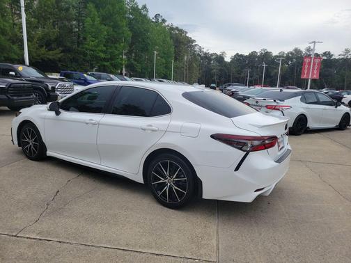 Ice Cap 2023 Toyota Camry SE