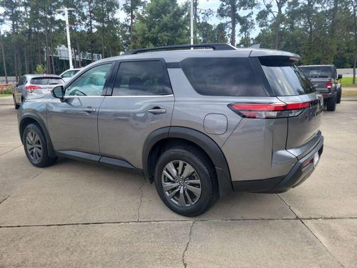 2023 Nissan Pathfinder SV