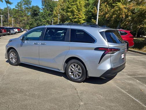 2024 Toyota Sienna XLE