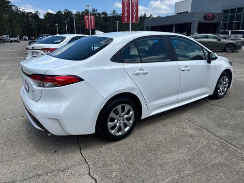 Super White 2020 Toyota Corolla LE