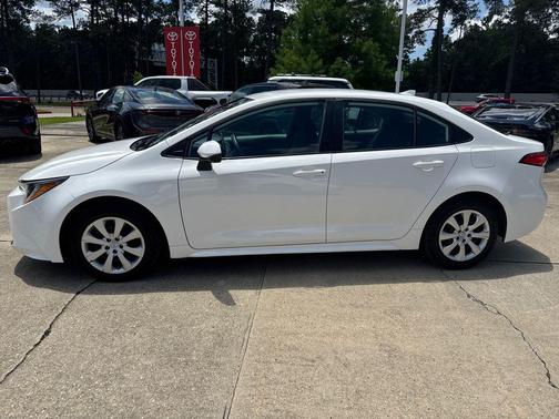 Super White 2020 Toyota Corolla LE