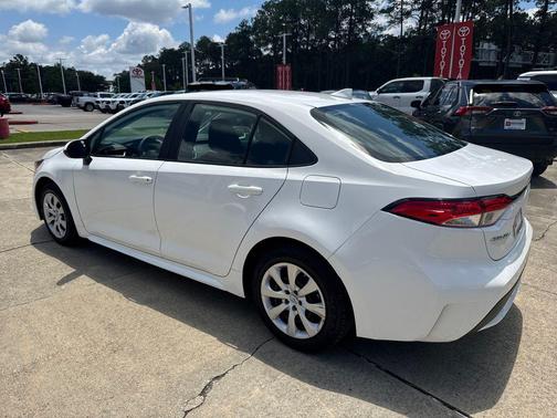 Super White 2020 Toyota Corolla LE