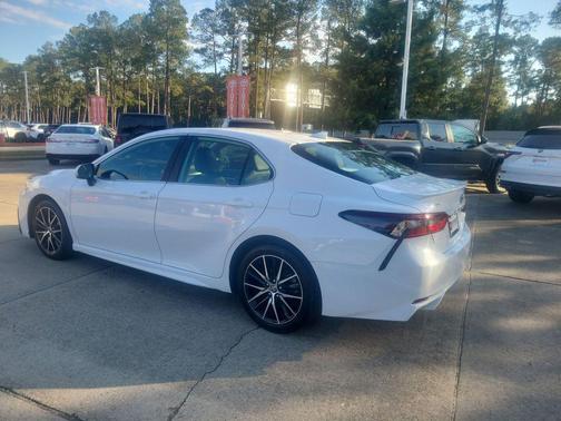 2023 Toyota Camry SE