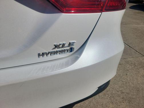 2020 Toyota Camry Hybrid XLE