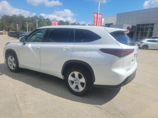 Wind Chill Pearl 2024 Toyota Highlander LE