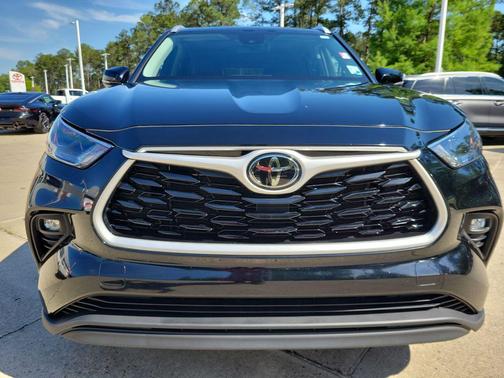 Midnight Black Metallic 2023 Toyota Highlander XLE