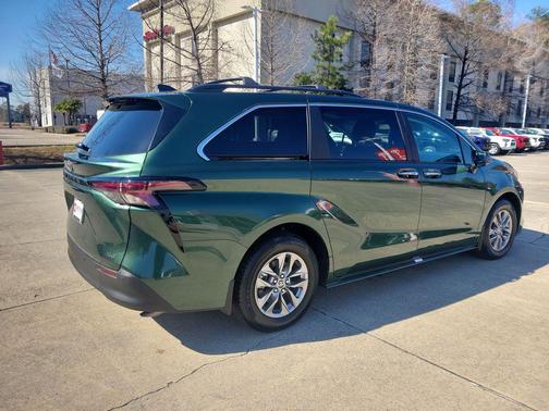 2025 Toyota Sienna XLE