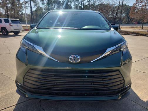 2025 Toyota Sienna XLE