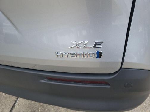 2024 Toyota Sienna XLE 8 Passenger