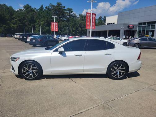2020 Volvo S60 T5 Momentum