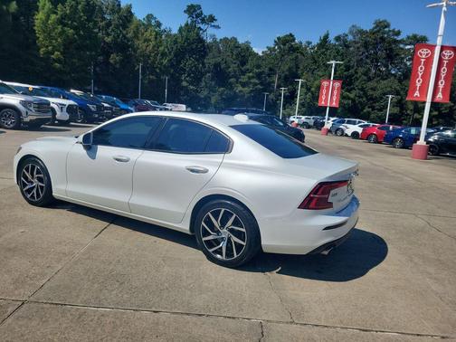 2020 Volvo S60 T5 Momentum