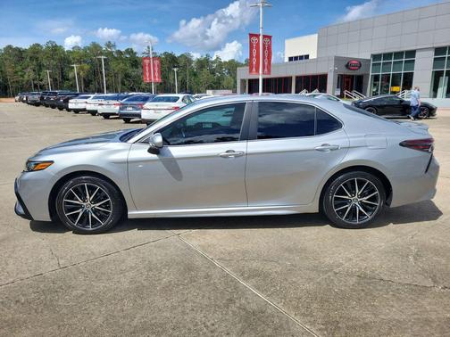 Celestial Silver Metallic 2021 Toyota Camry SE