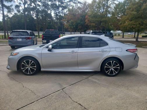 2019 Toyota Camry SE