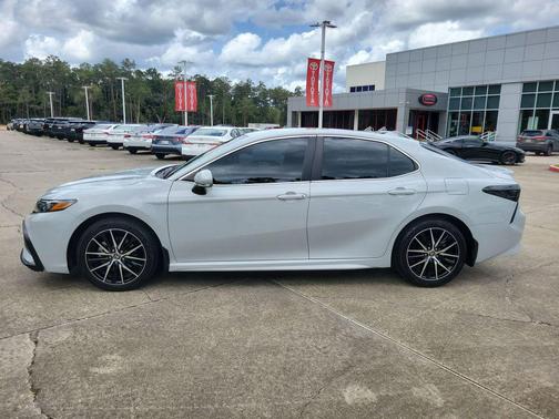 Ice Edge 2023 Toyota Camry SE