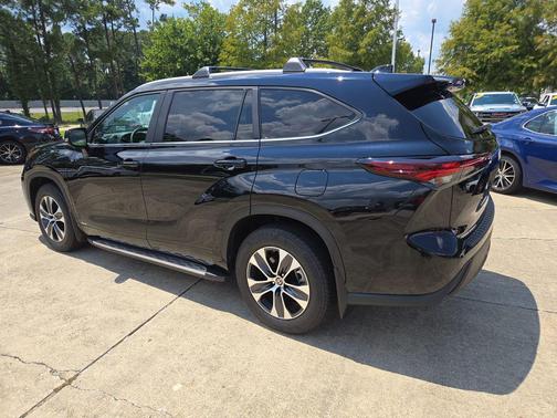 2025 Toyota Highlander Hybrid XLE