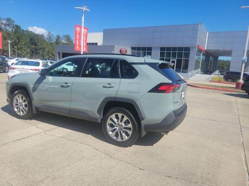 2023 Toyota RAV4 XLE Premium