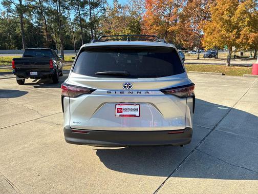 2025 Toyota Sienna LE