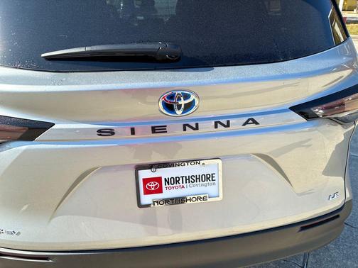 2025 Toyota Sienna LE