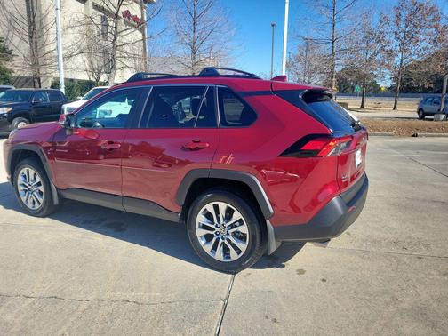 2025 Toyota RAV4 XLE Premium