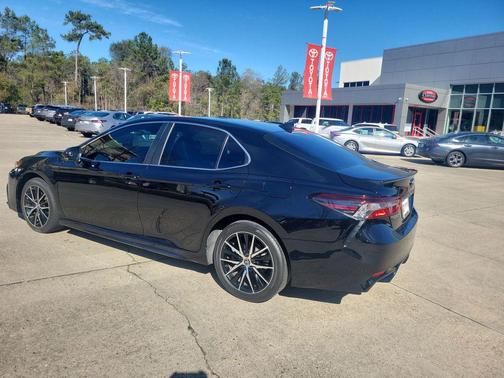 2022 Toyota Camry SE